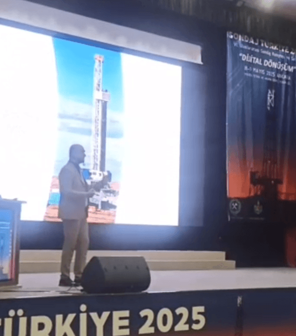 Madencilik Zirvelerinde Simultane Tercüme: Yerin Altındaki Cevheri Sahneye Taşımak