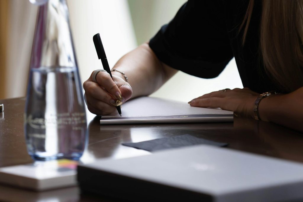 Uluslararası Görüşmelerde Profesyonel Çözüm: Ardıl ve Toplantı Tercümanlığı